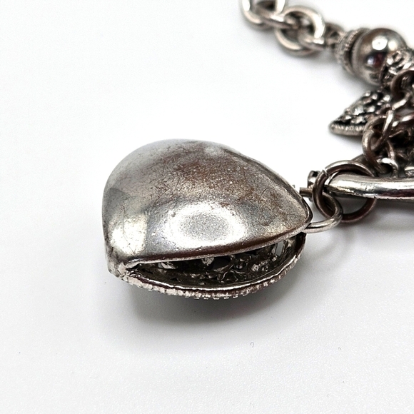 Vintage Silver Tone Puffy Heart Filigree Charm Toggle Heart Clasp Bracelet - Picture 4 of 8